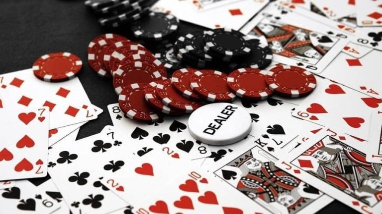 Ilustrasi pengalaman bermain sportsbook dan kasino online dengan surgaslot77